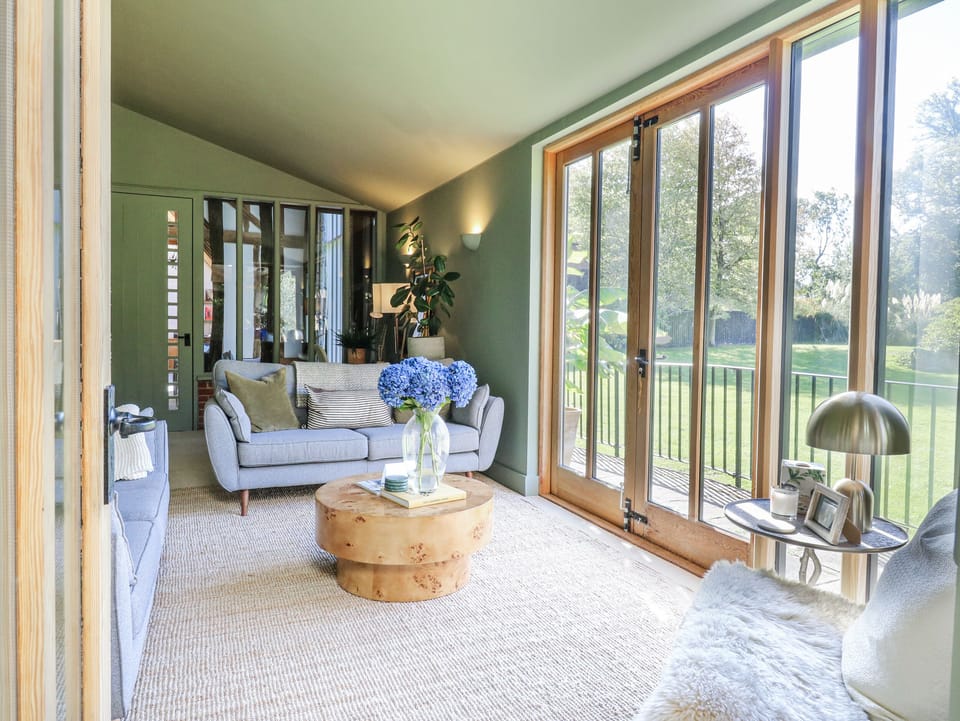 Cottage | Living area | Fireplace