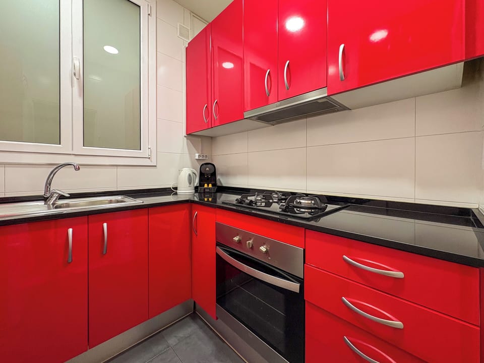 Apartment (2 Bedrooms) | Private kitchen | Fridge, microwave, oven, electric kettle