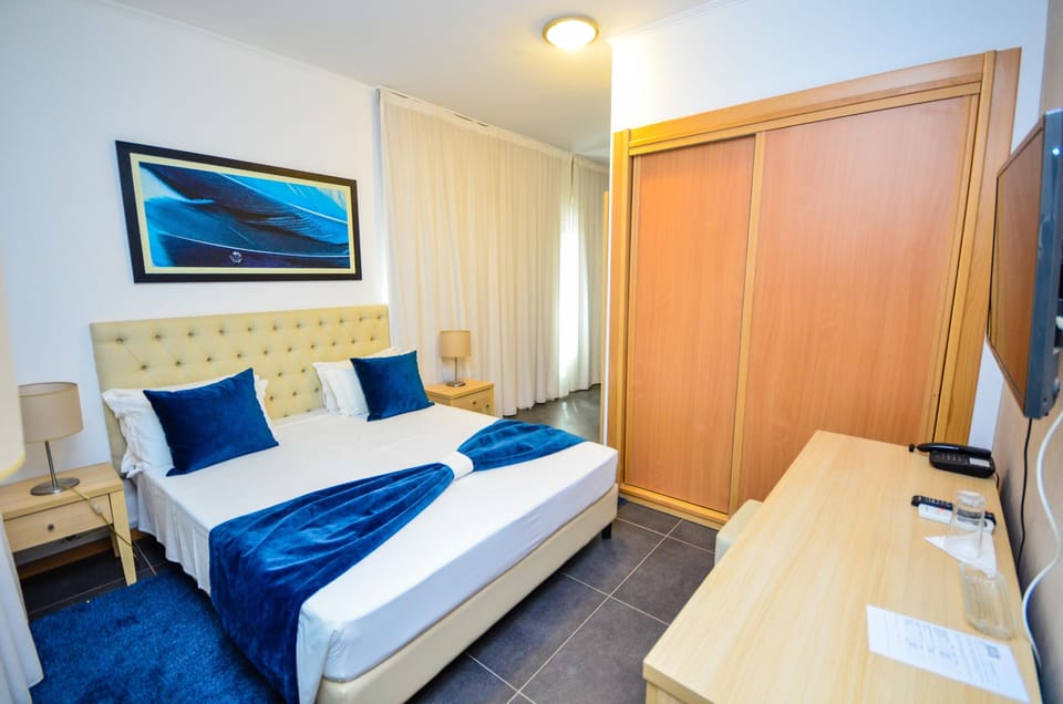 In-room safe, desk, blackout drapes, WiFi (free)