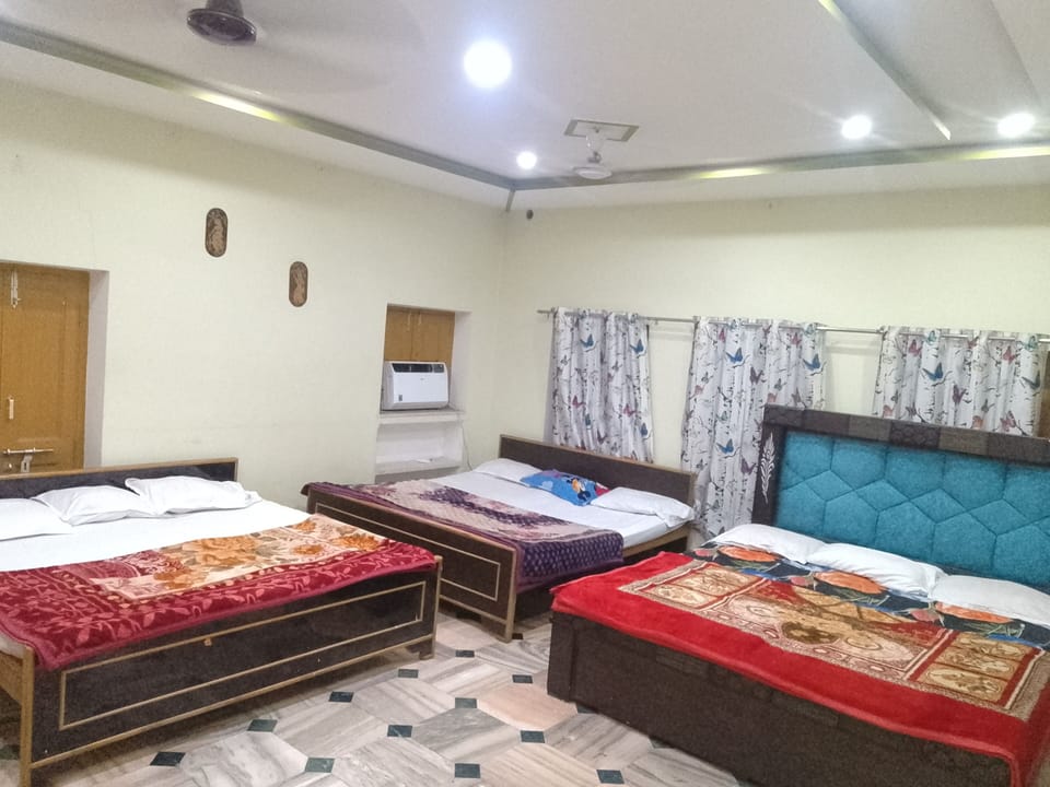 Family Room | Premium bedding, free WiFi, bed sheets