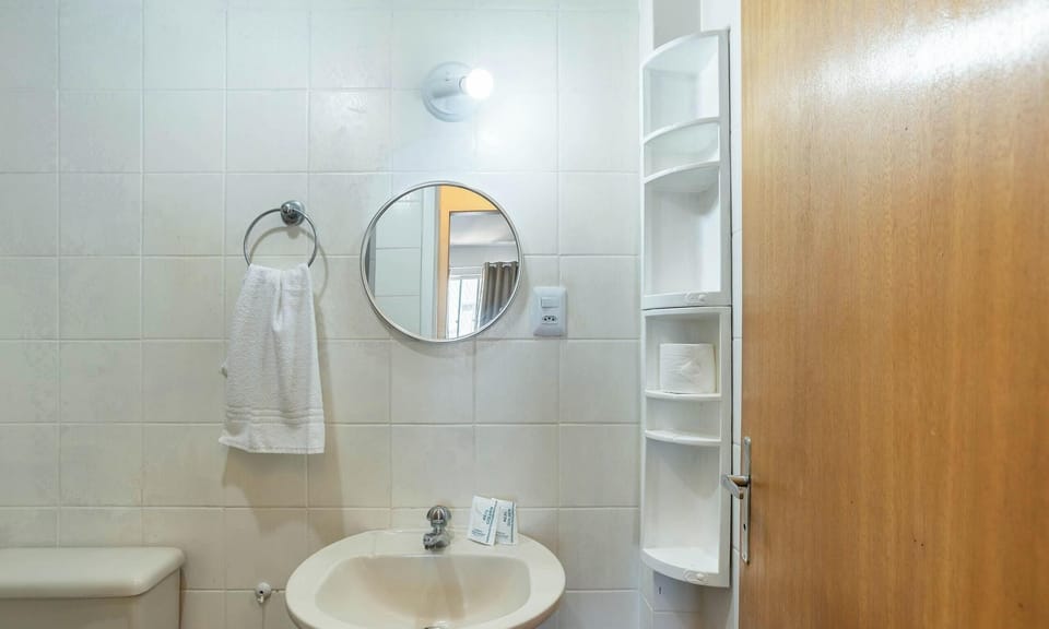 Basic Apartment | Bathroom | Shower