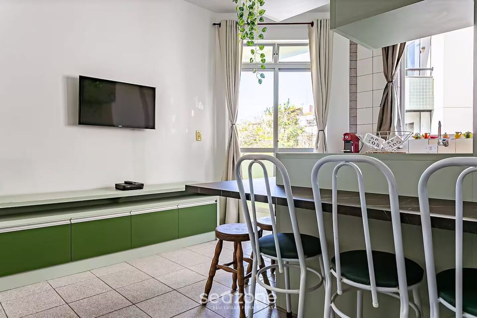 Basic Apartment | Dining