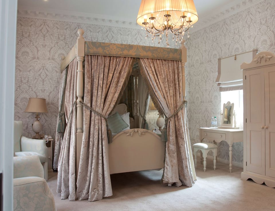 Luxury Suite | Hypo-allergenic bedding, desk, laptop workspace, iron/ironing board