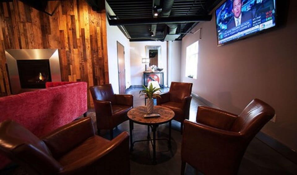 Lobby lounge
