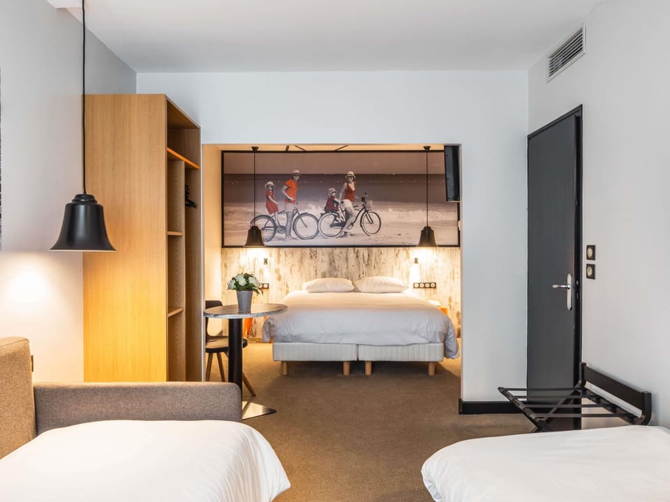 Premium bedding, in-room safe, individually decorated