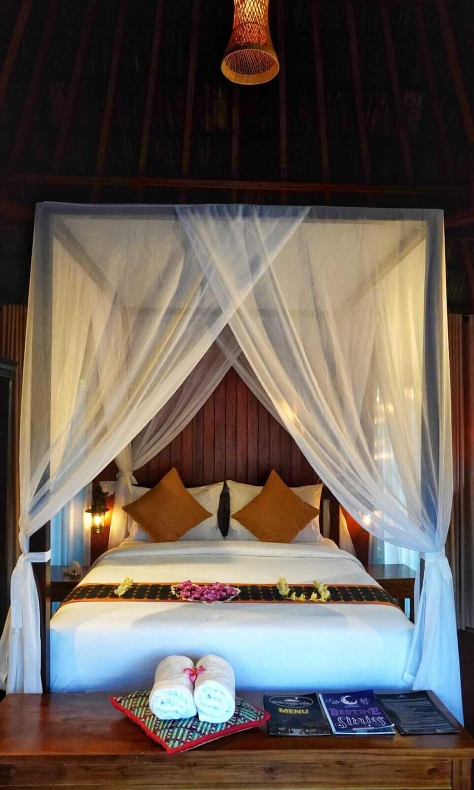 Basic Villa | Desk, WiFi (free), bed sheets