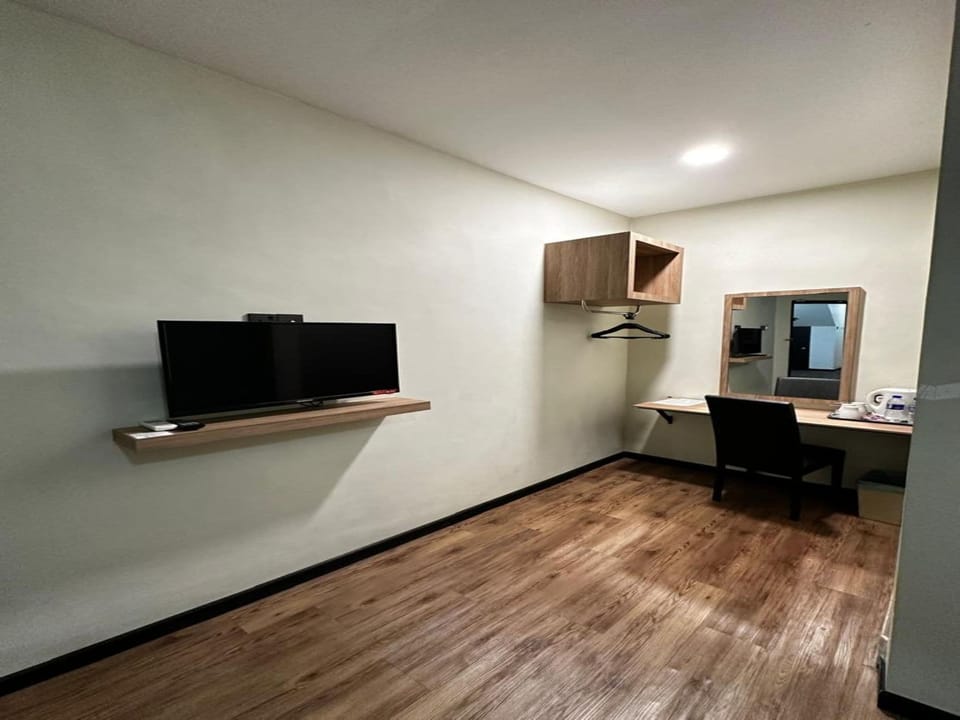 Deluxe Single | Desk, free WiFi, bed sheets