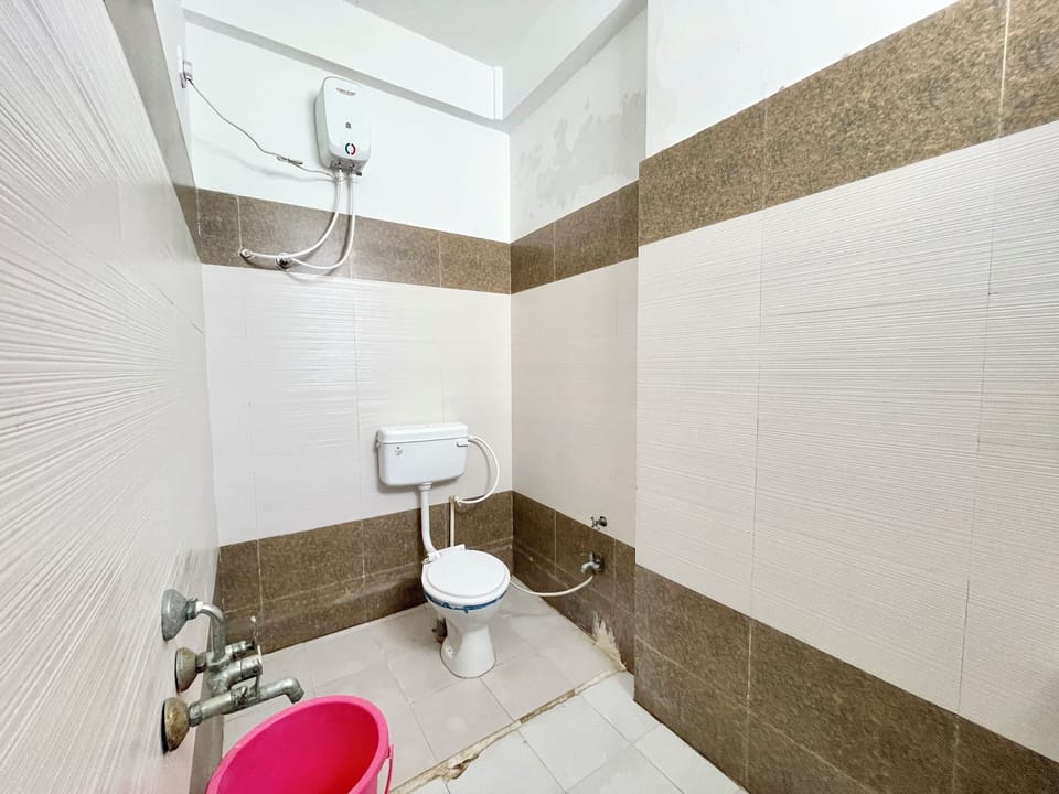 Superior Triple Room | Bathroom | Shower, hydromassage showerhead, bidet, soap