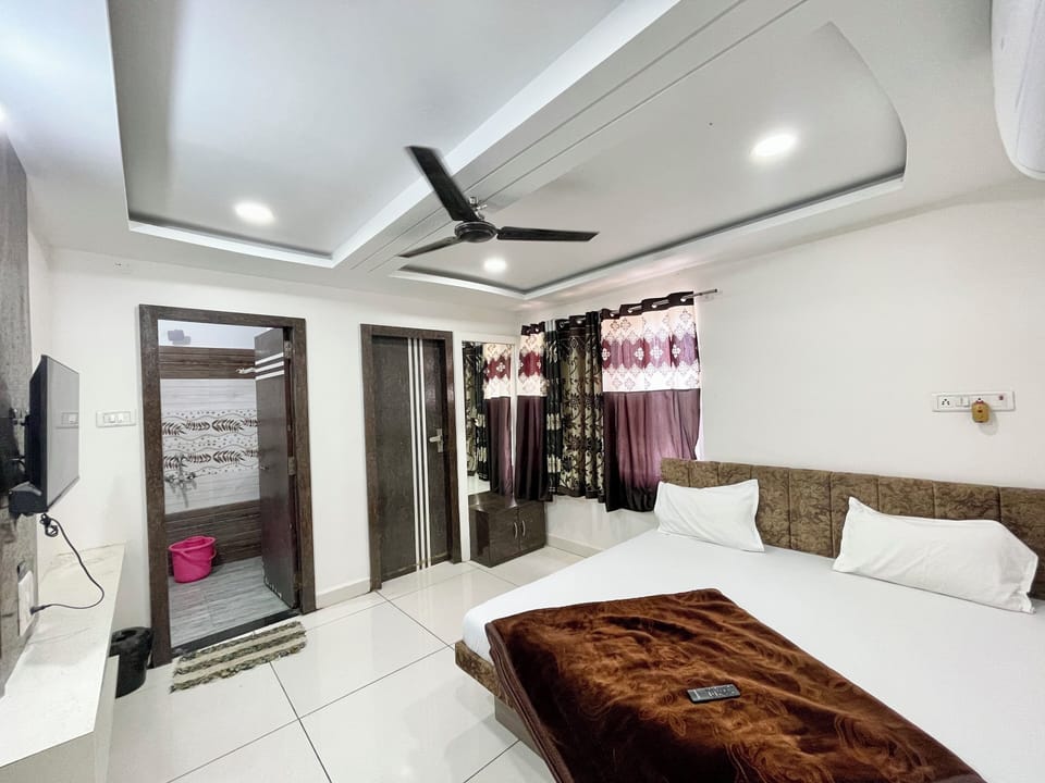 Premium bedding, desk, laptop workspace, soundproofing