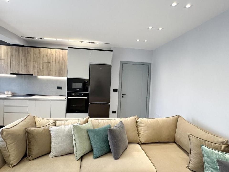 Comfort Apartment, Balcony, City View | Living area