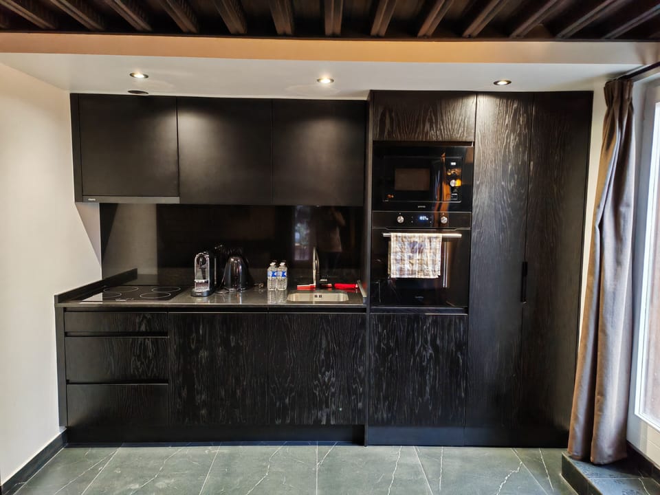 Suite Studio Designe (MAISON GLORIETTE) | Living area | 32-inch LED TV with digital channels