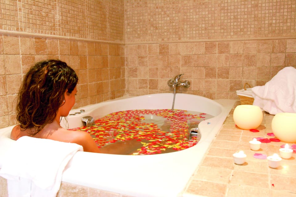 Outdoor treatment areas, sauna, hot tub, Turkish bath, body treatments