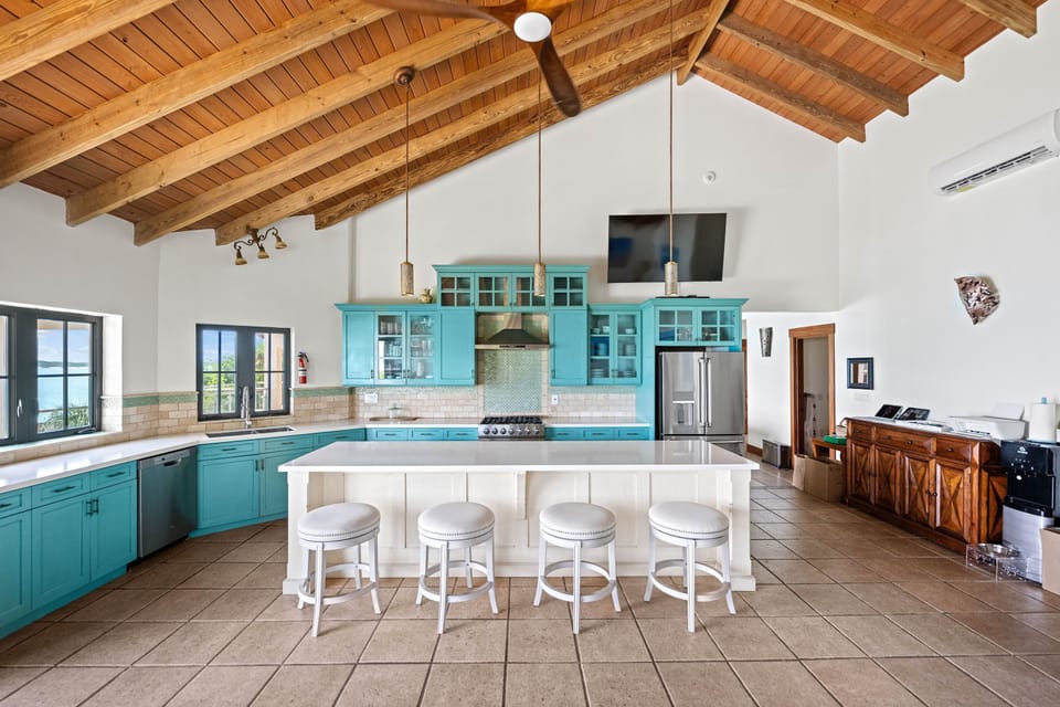 House | 8 bedrooms, desk