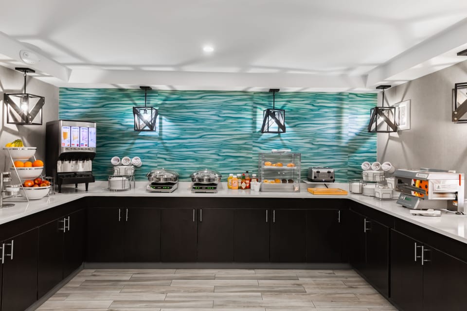 Free daily continental breakfast