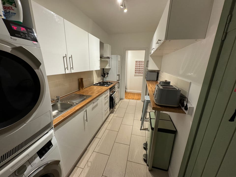 Apartment, 3 Bedrooms | Private kitchen