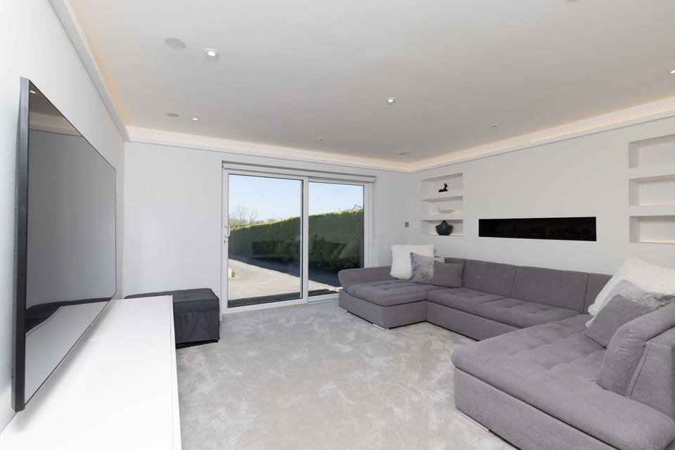 House, 4 Bedrooms | Living room