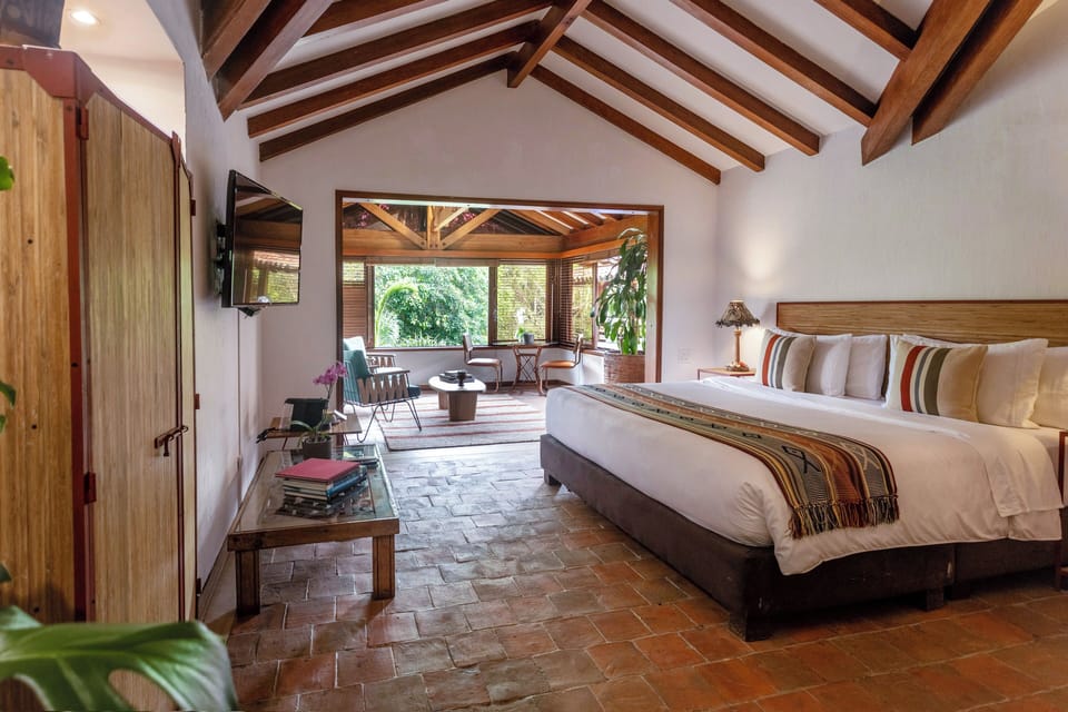 Suite | Premium bedding, down comforters, minibar, in-room safe