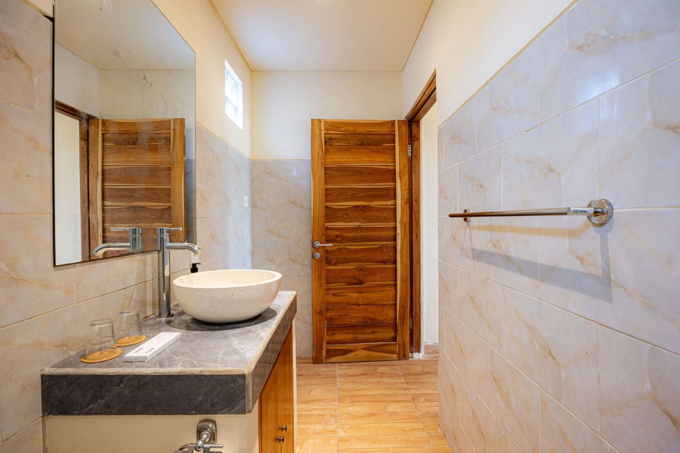 Suite, Mezzanine | Bathroom