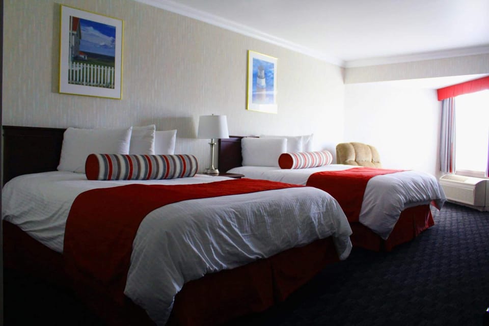 Desk, soundproofing, free WiFi, bed sheets