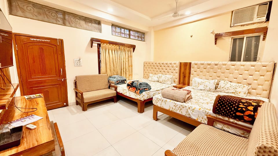 Superior Quadruple Room | Premium bedding, desk, laptop workspace, WiFi (free)