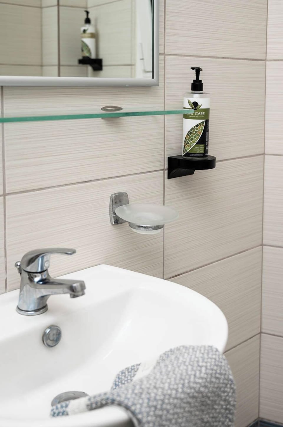 Standard Twin Room, Balcony | Bathroom | Shower, hair dryer, towels, soap