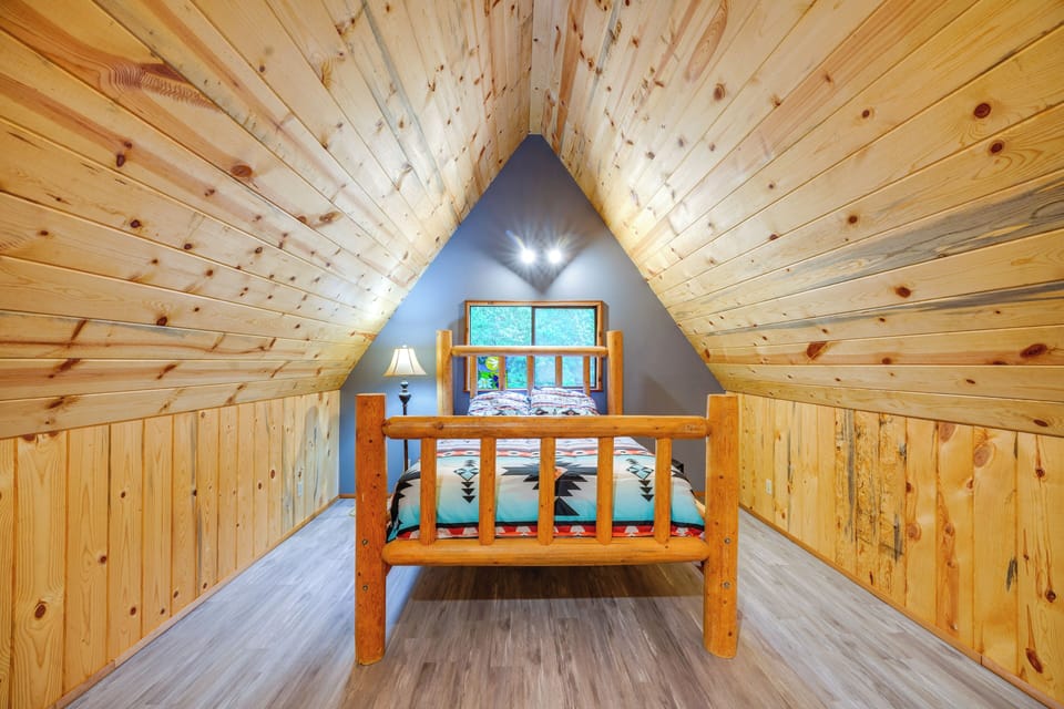 Explore Mt St Helens: A-frame Chalet w/ Deck! Cottage in Washington