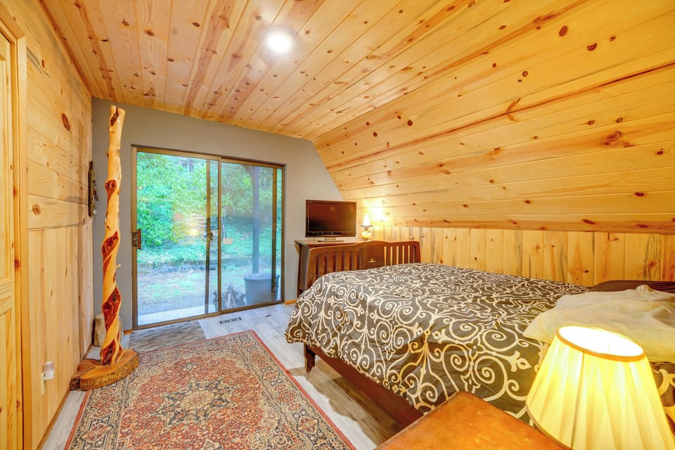 Explore Mt St Helens: A-frame Chalet w/ Deck! Cottage in Washington