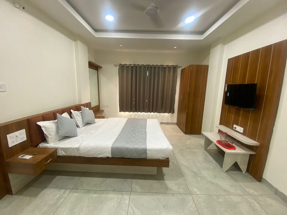 Deluxe Double Room | Desk, laptop workspace, WiFi (free)