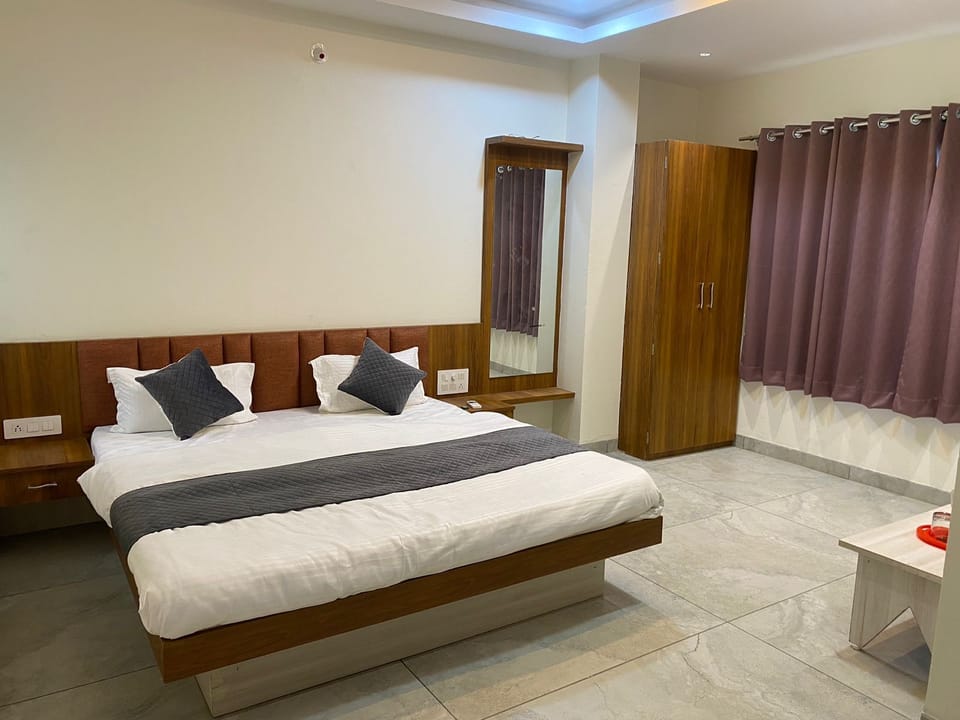 Deluxe Double Room | Desk, laptop workspace, WiFi (free)