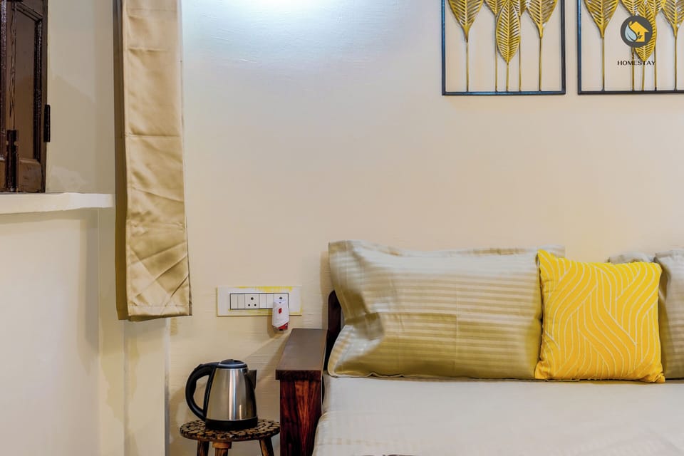 Deluxe Double Room | Iron/ironing board, free WiFi