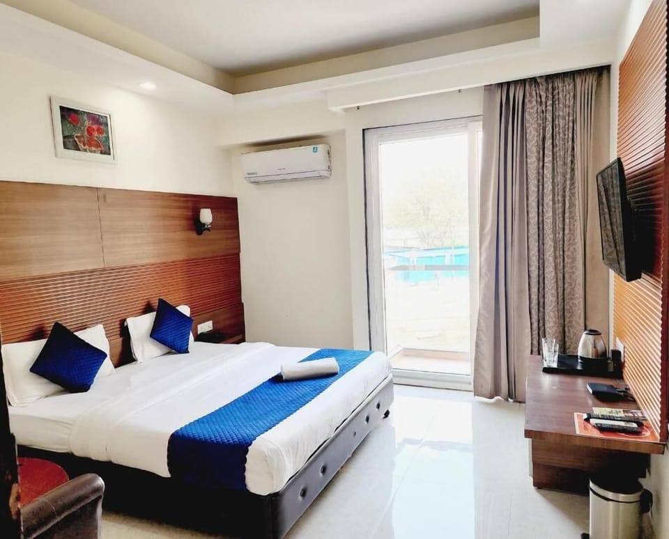 Premium bedding, pillowtop beds, free WiFi, bed sheets