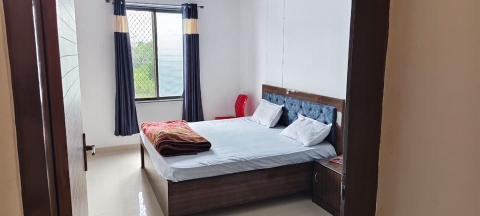 Desk, rollaway beds, free WiFi, bed sheets