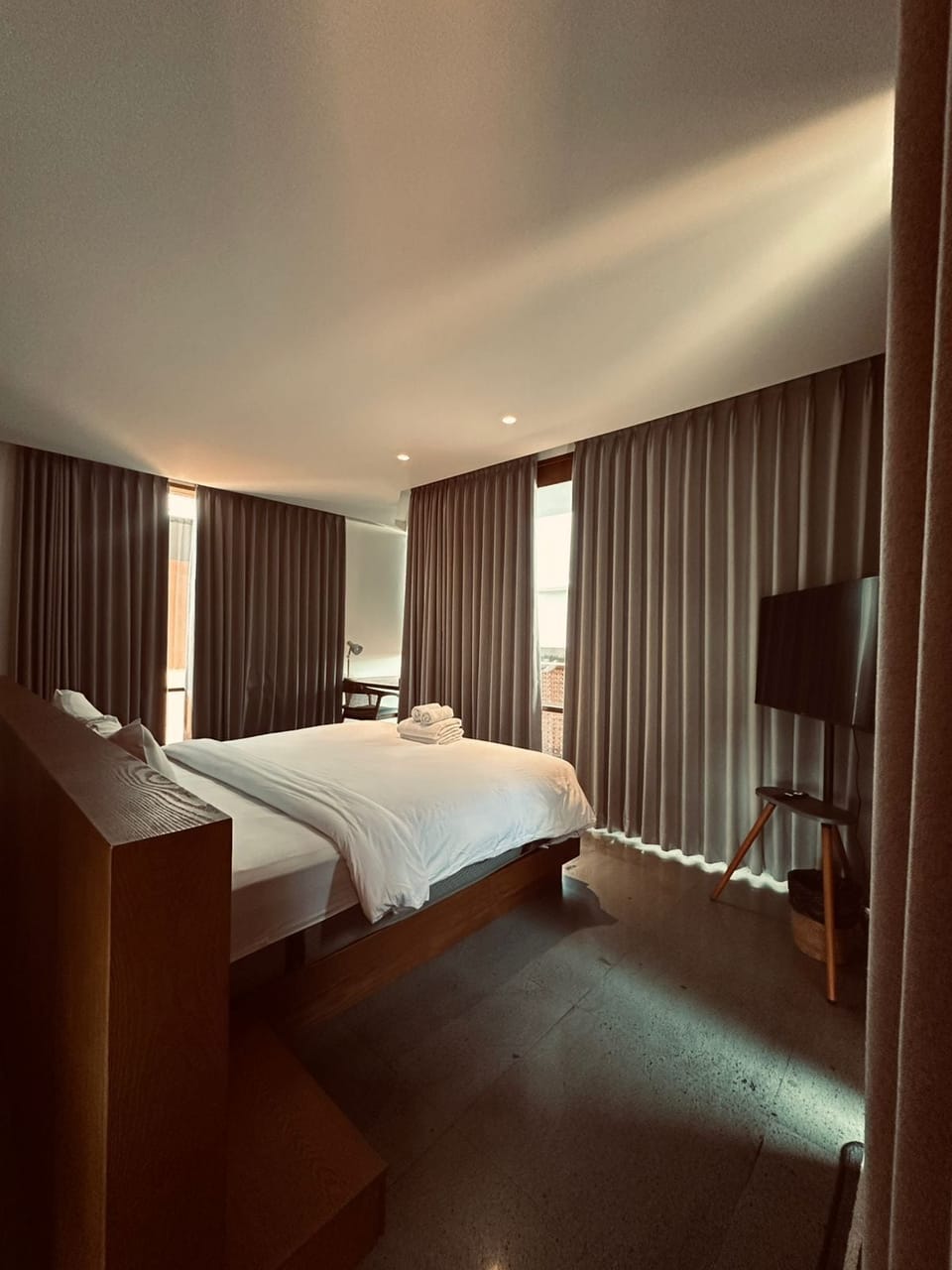 Standard Single Room, 1 Queen Bed, Balcony | Free WiFi, bed sheets