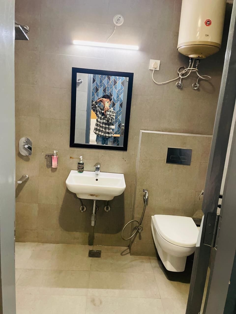 Shower, free toiletries, hair dryer, bidet