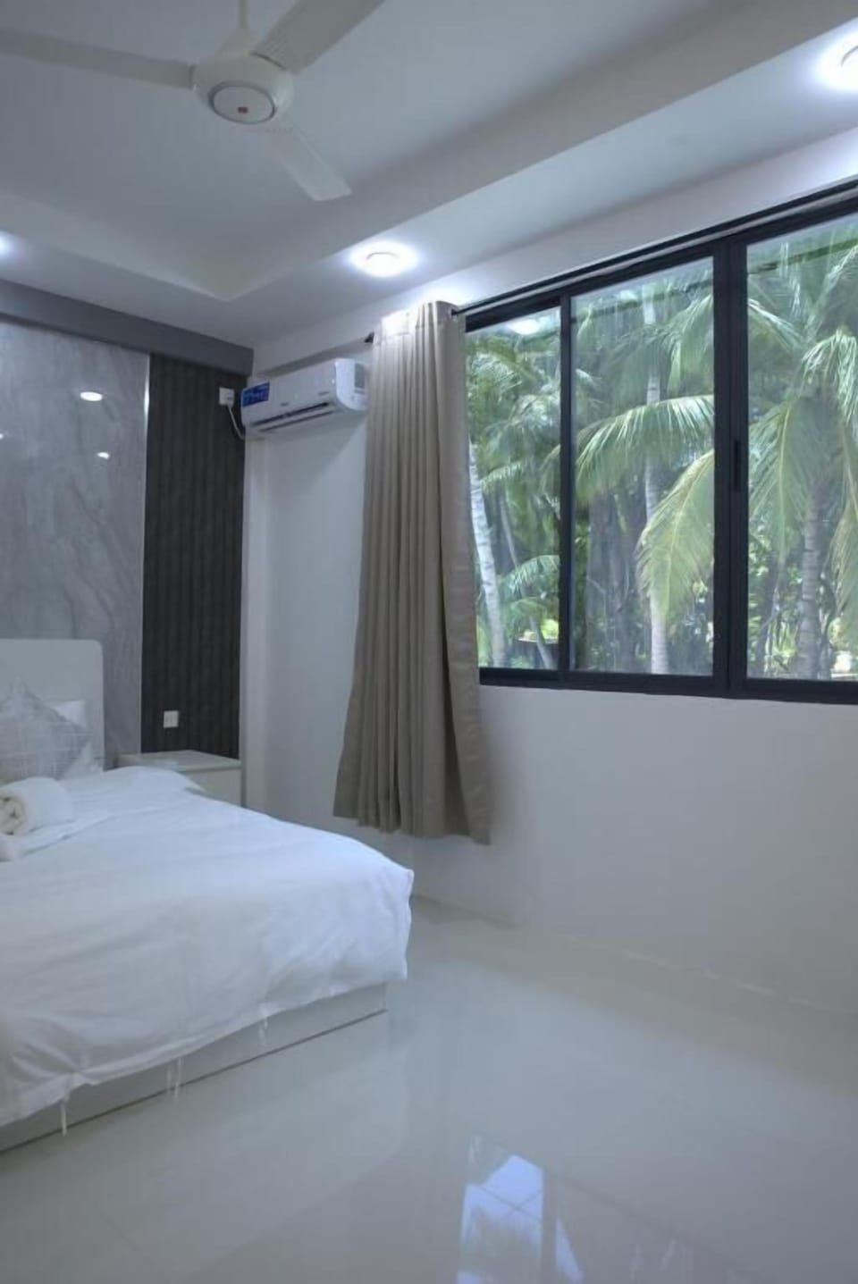 Deluxe Double Room, Beach View | In-room safe, desk, iron/ironing board, free WiFi