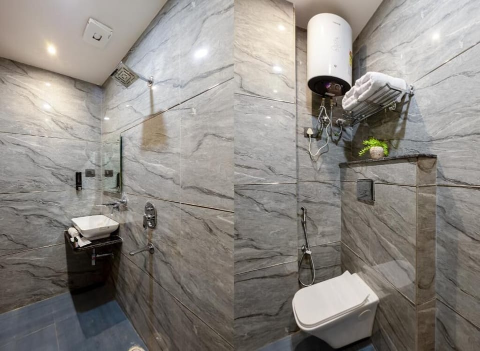 Executive Triple Room | In-room safe, desk, laptop workspace, soundproofing