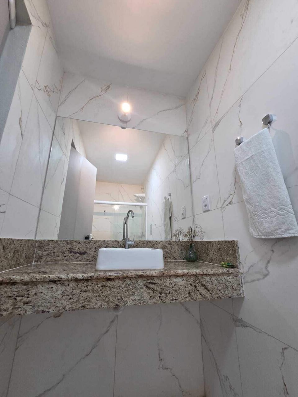 Deluxe Double Room | Bathroom | Towels, soap, toilet paper