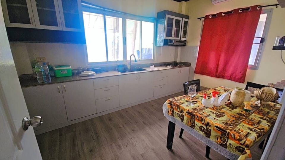 House, 3 Bedrooms, Accessible, Smoking | Private kitchen