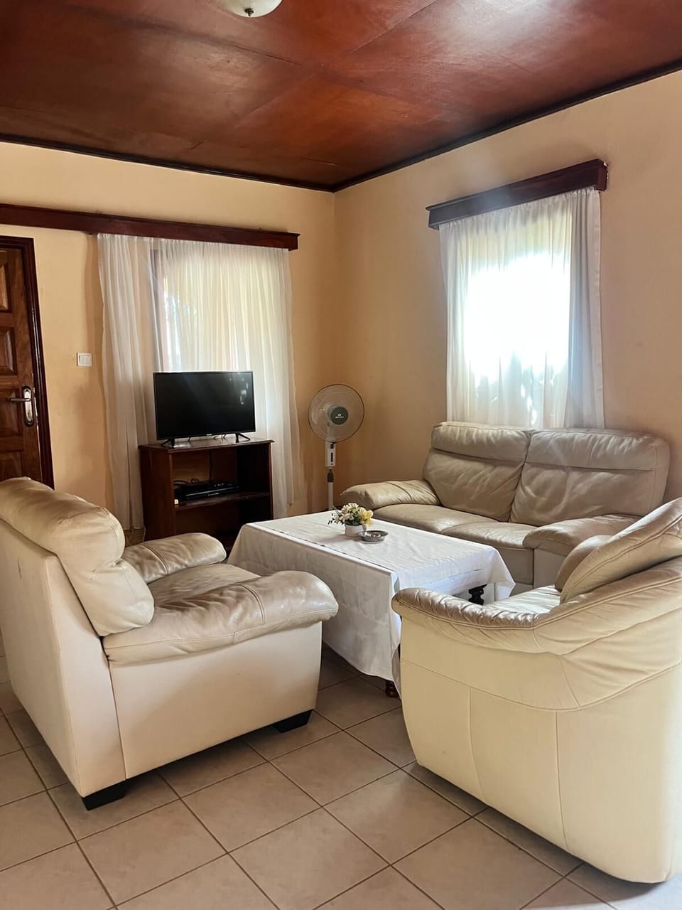 Quadruple Room, Lanai | Living area