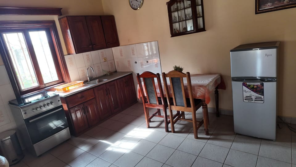 Quadruple Room, Lanai | Private kitchen | Fridge, oven, stovetop, cookware/dishes/utensils