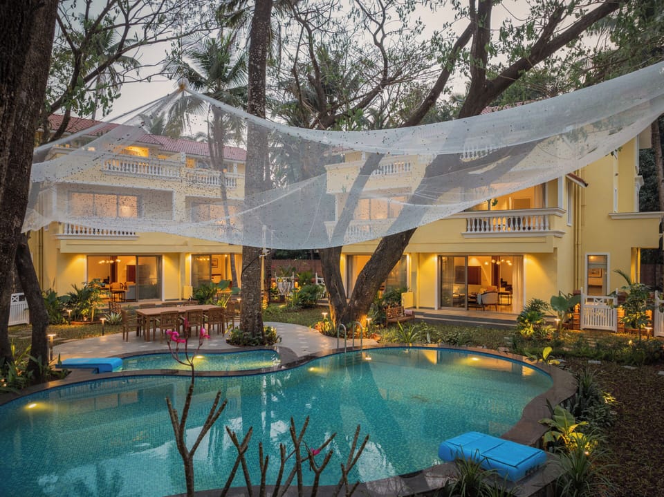 12 outdoor pools