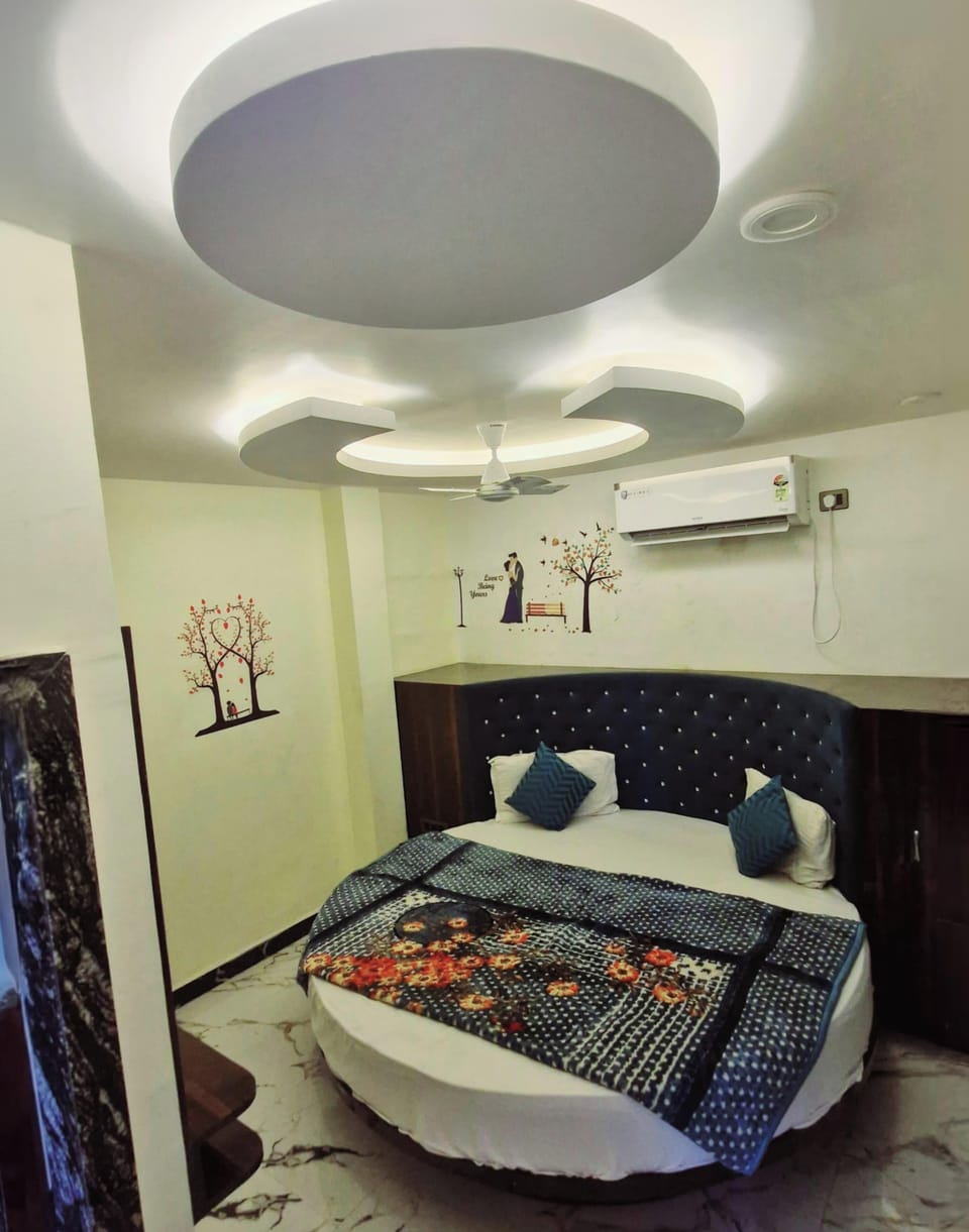 Deluxe Room | Desk, rollaway beds (surcharge), WiFi (free), bed sheets
