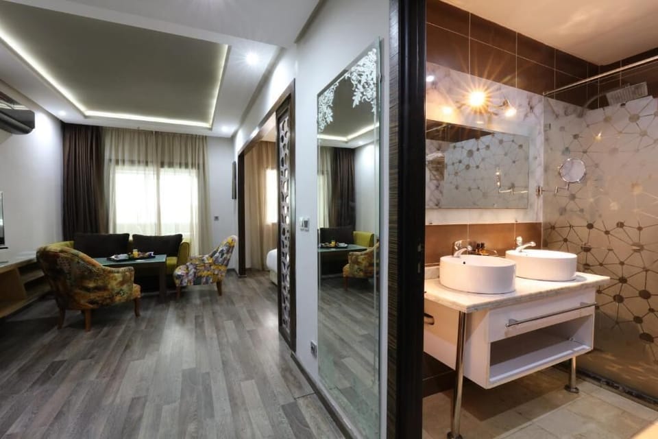 Deluxe Double Room, Balcony | In-room safe, soundproofing, iron/ironing board, free WiFi
