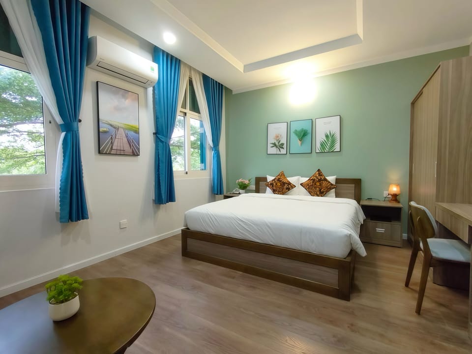 Superior Double Room, Courtyard View | Desk, laptop workspace, iron/ironing board, free WiFi