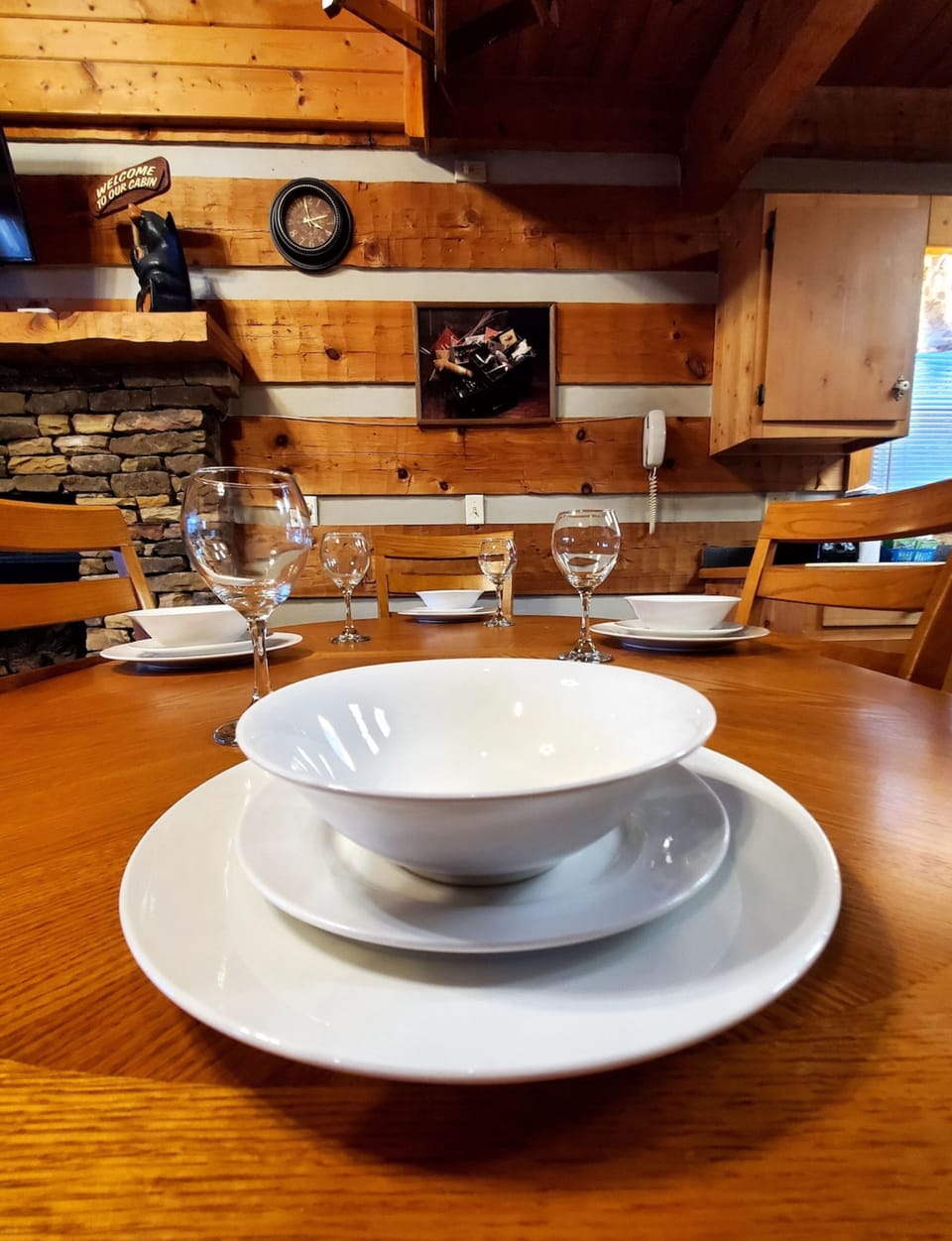 Signature Cabin, 3 Bedrooms, Non Smoking, Patio | In-room dining