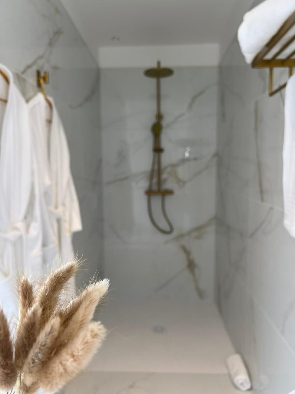 Deluxe Double Room, Valley View | Bathroom | Shower, rainfall showerhead, designer toiletries, hair dryer