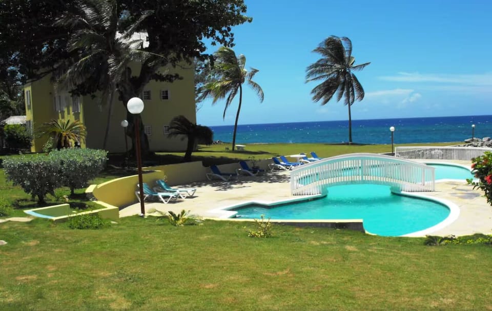 7 outdoor pools