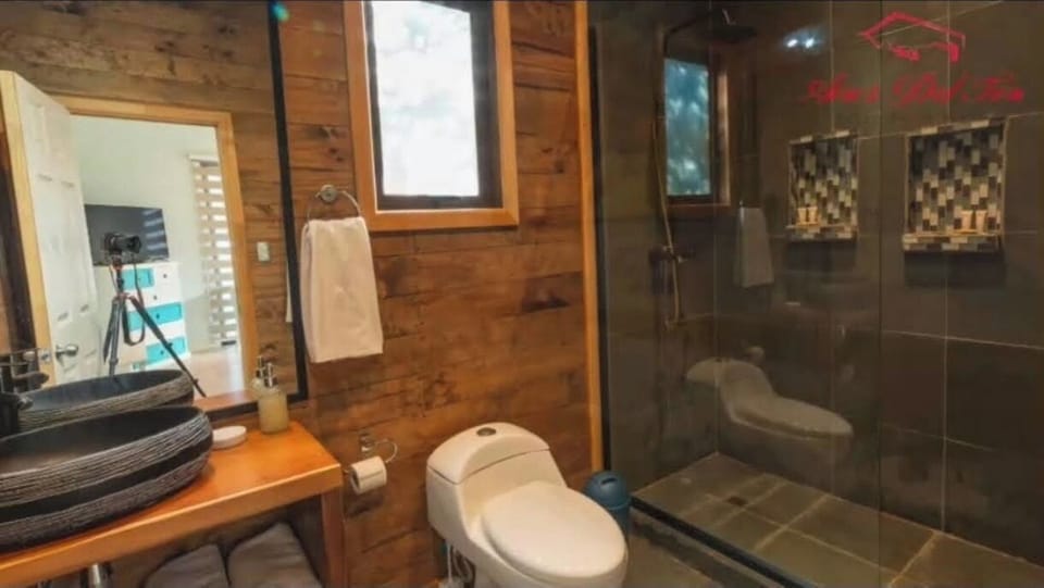 Deluxe Double Room, Patio, Pool View | Bathroom