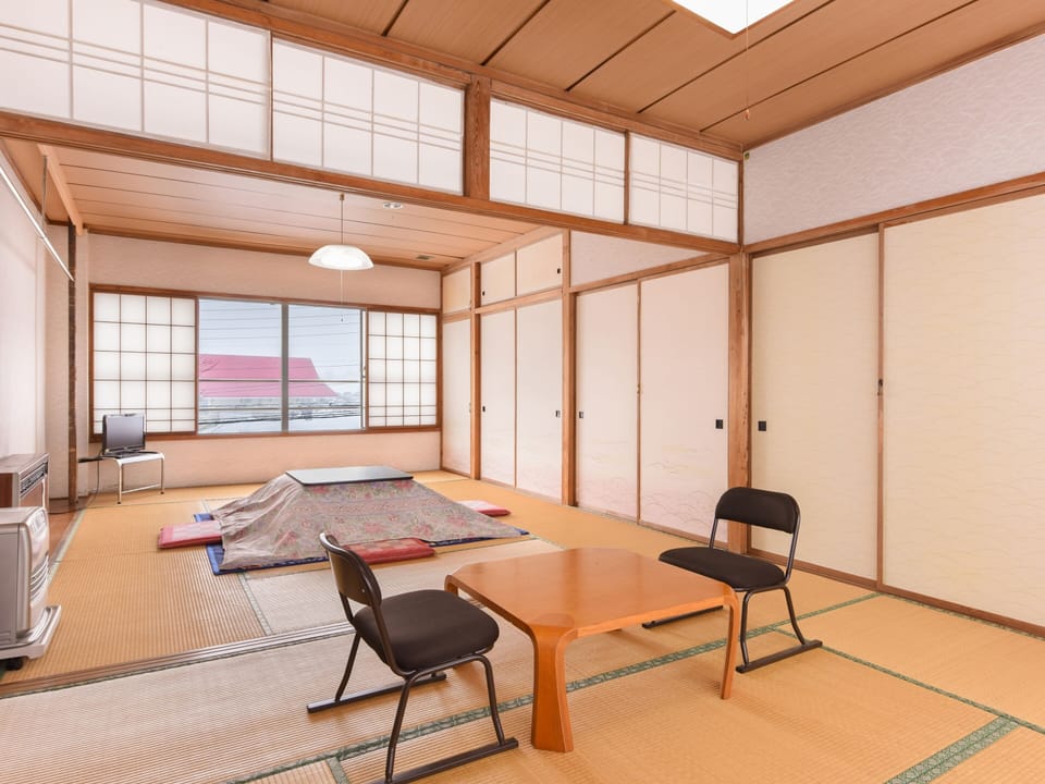 Family Room, Non Smoking | Desk, free WiFi, bed sheets