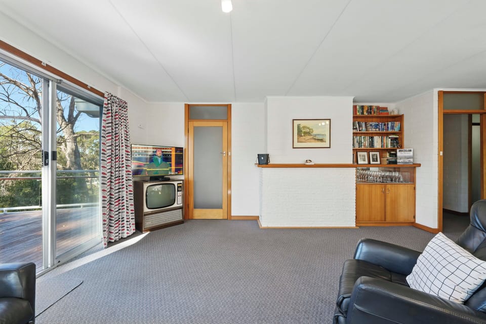 Comfort House, Sea View | Living area | Flat-screen TV, DVD player, toys